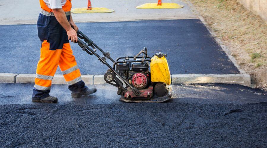 Professional gutter cleaning in Wellsville, KS